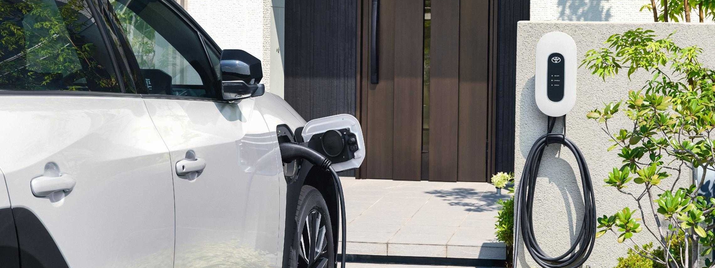 トヨタ6kW充電器　使用イメージ　※使用イメージはZ（4WD）