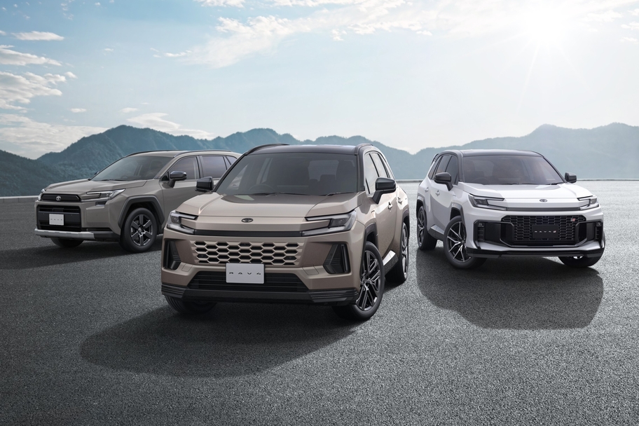 （左）：Adventure（ハイブリッド）