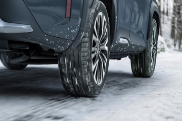 Z“Adventure”（ハイブリッド・E-Four）